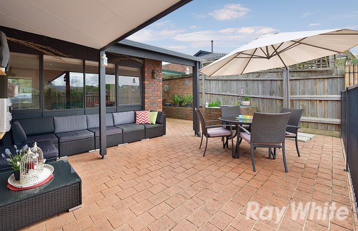 11 Folkstone Crescent, FERNTREE GULLY, VIC 3156