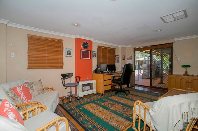 18 Flora Terrace, LESMURDIE, WA 6076