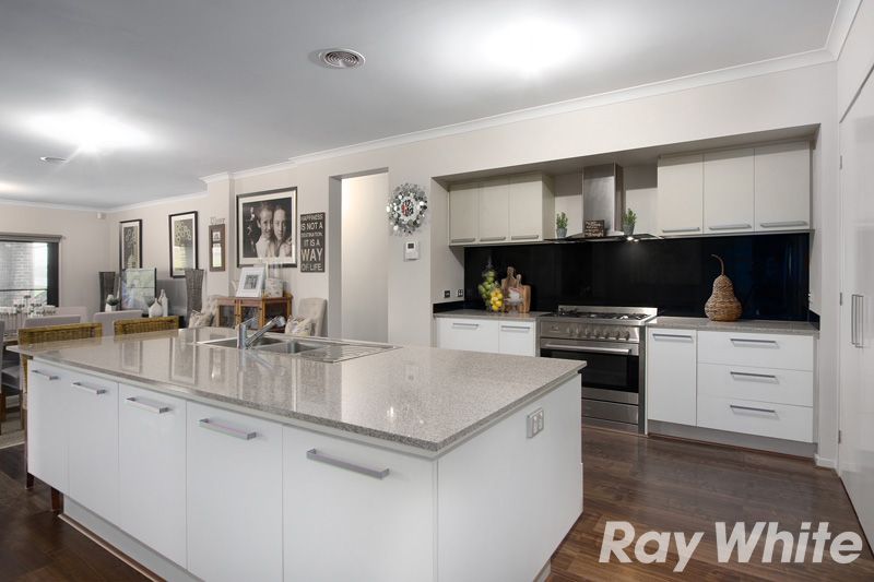 13 Gwen Meredith Drive, BUNYIP, VIC 3815