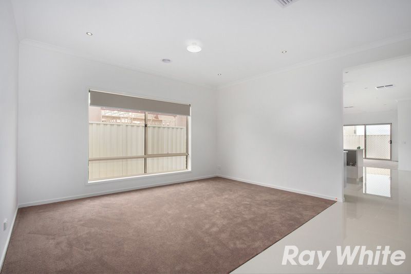 2 Pashanger Court, PAKENHAM, VIC 3810