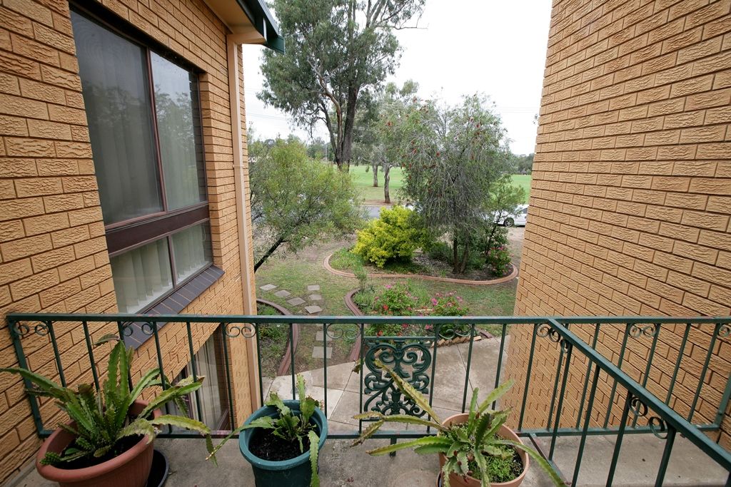 8/9 Henschke Avenue, TOLLAND, NSW 2650
