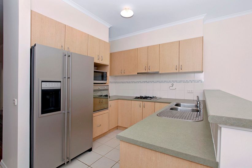10 Lancewood Walk, South Morang, VIC 3752