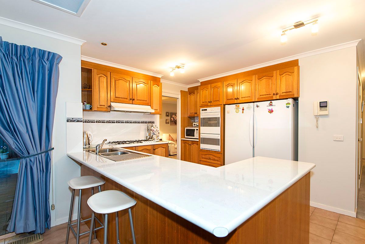 12 Allwyn Crescent, MILL PARK, VIC 3082