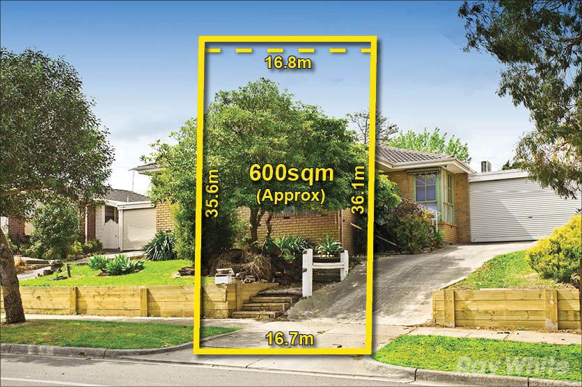 18 Oaktree Drive, HAMPTON PARK VIC 3976