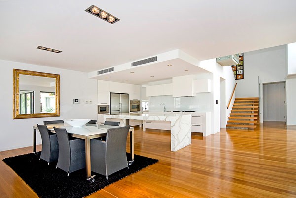 33 KNIGHTSBRIDGE PARADE East, SOVEREIGN ISLANDS, QLD 4216