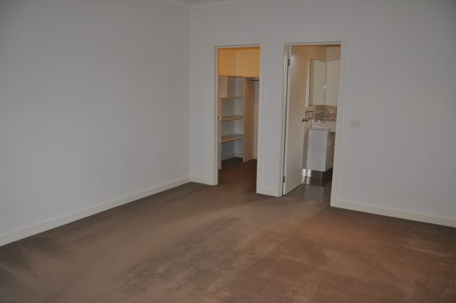 2/8 Alinda Court, SOUTH MORANG, VIC 3752