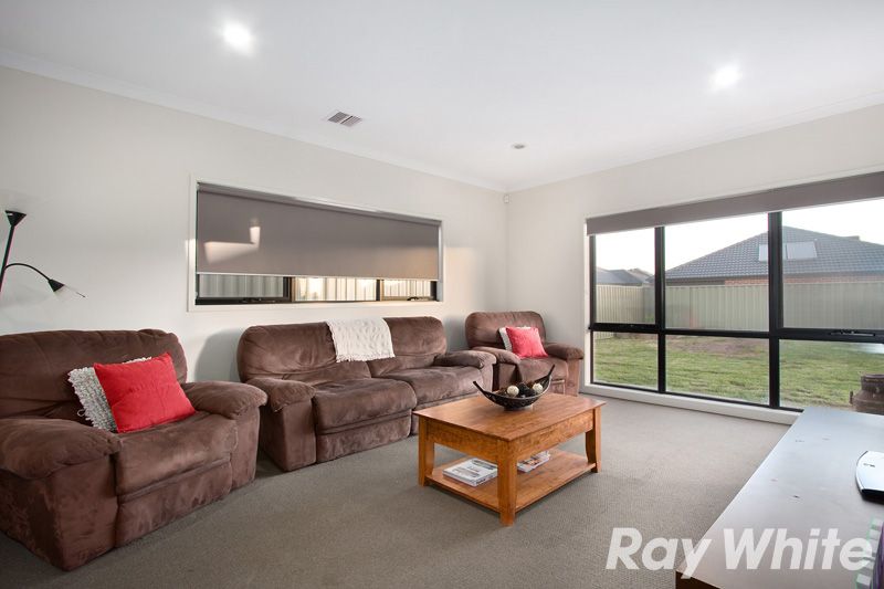 60 Park Orchard Drive, PAKENHAM, VIC 3810