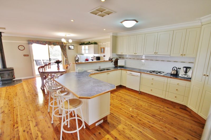106 Blackett Avenue, YOUNG, NSW 2594