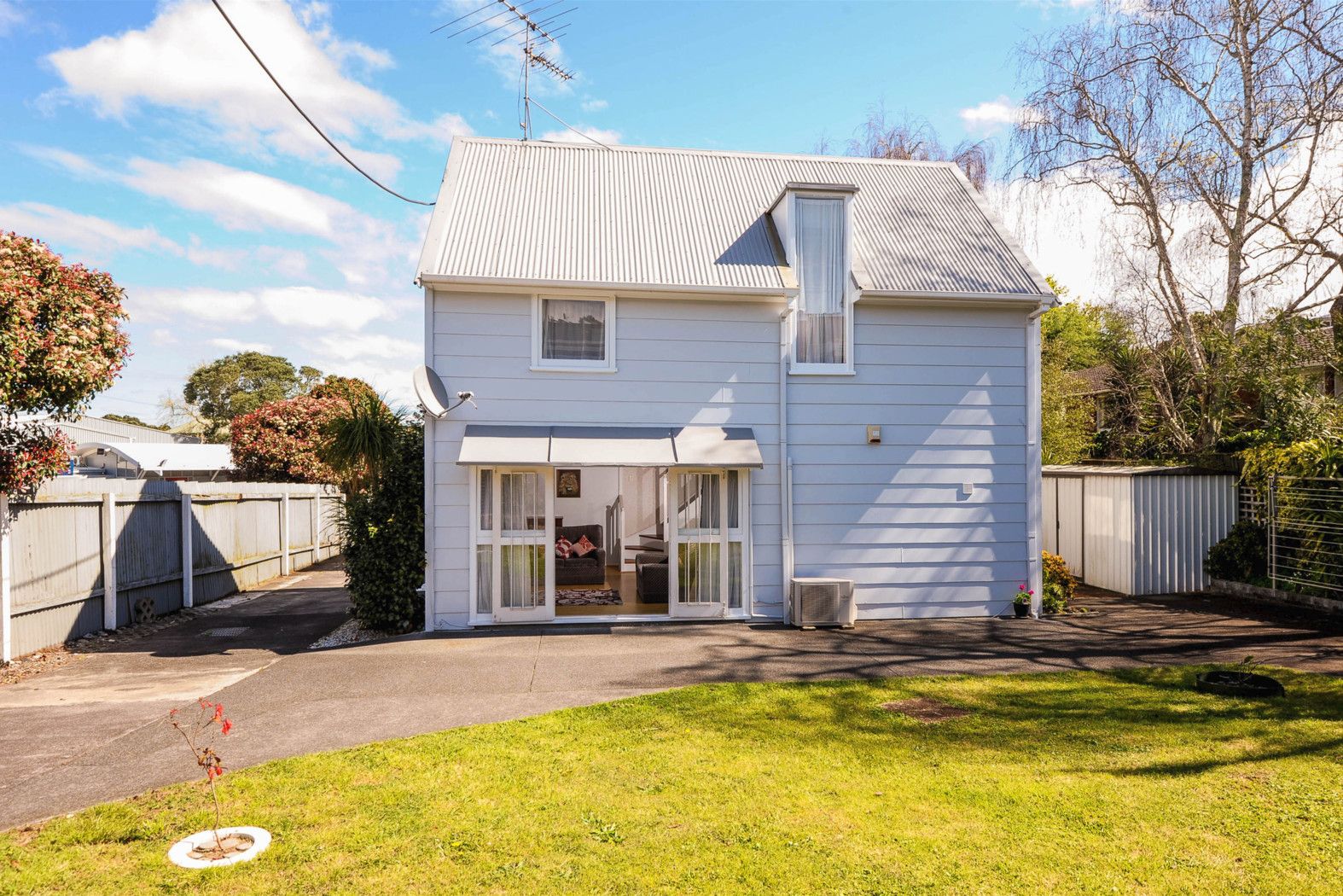 1/27 Lagoon Drive, PANMURE, Auckland City