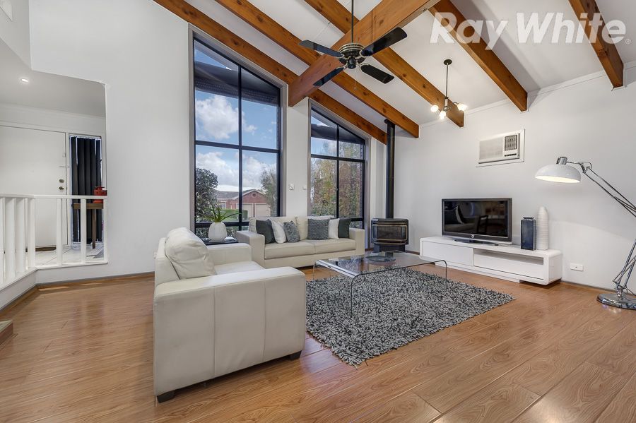 8 Brabham Drive, MILL PARK, VIC 3082
