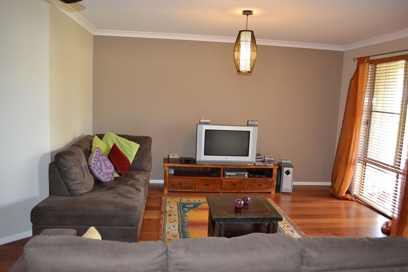 11 Flinders Avenue, BEERWAH, QLD 4519