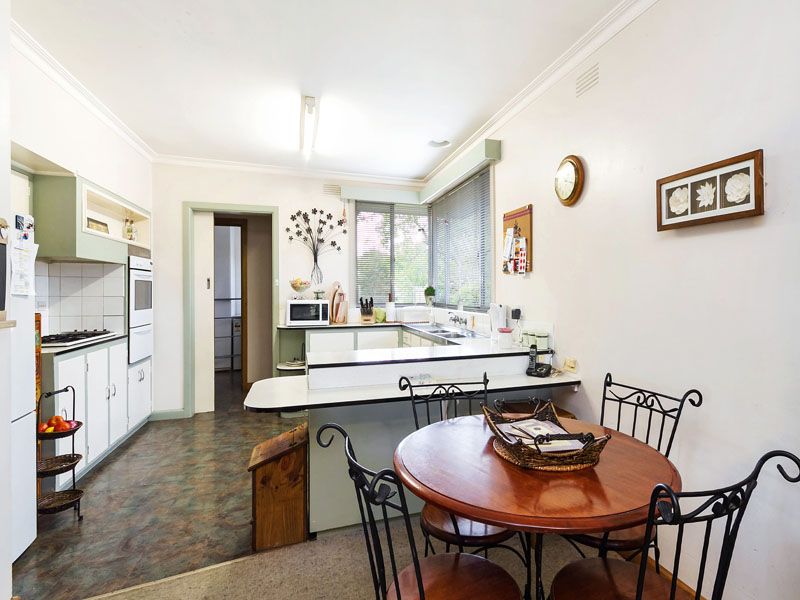 16 Nicholas Grove, HEATHERTON, VIC 3202