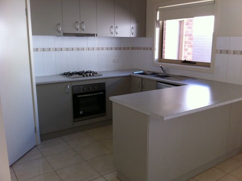 2/4  Delia Street, OAKLEIGH SOUTH, VIC 3167