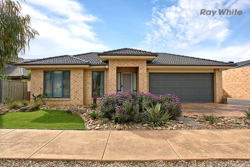 12 Sunseeker Chase, SANCTUARY LAKES VIC 3030