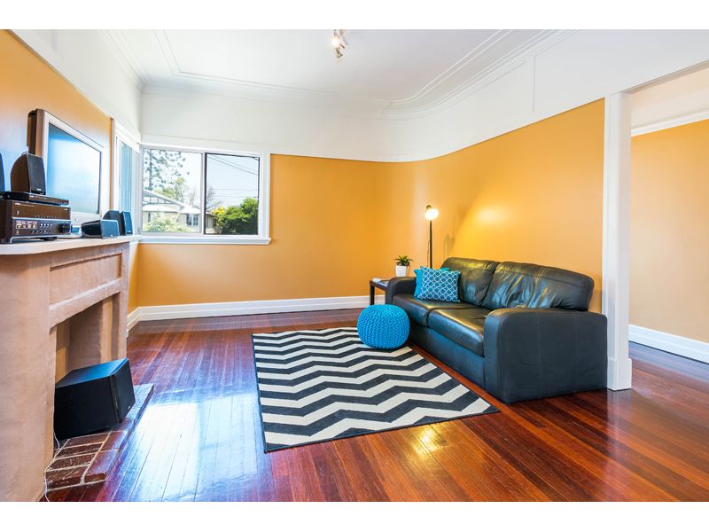 37 Gibson Crescent, HOLLAND PARK, QLD 4121