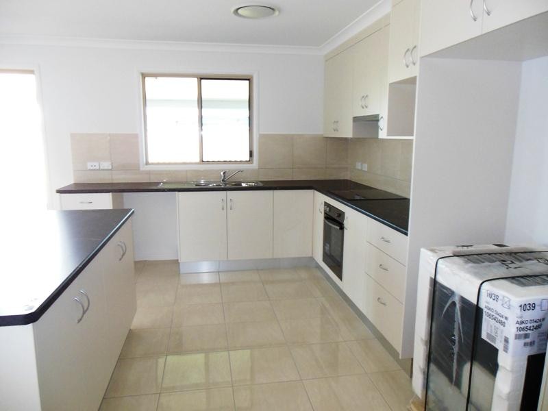 10 Singleton Court, EMERALD, QLD 4720