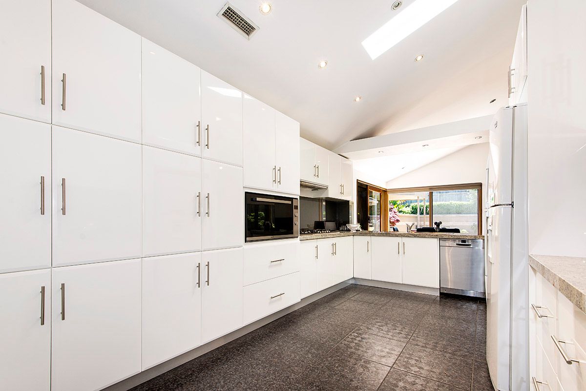 8 Golf Links Drive, MILL PARK, VIC 3082