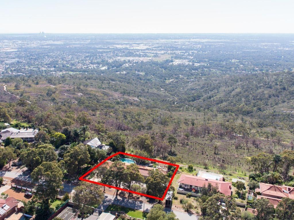 22 Bolt Court, LESMURDIE, WA 6076