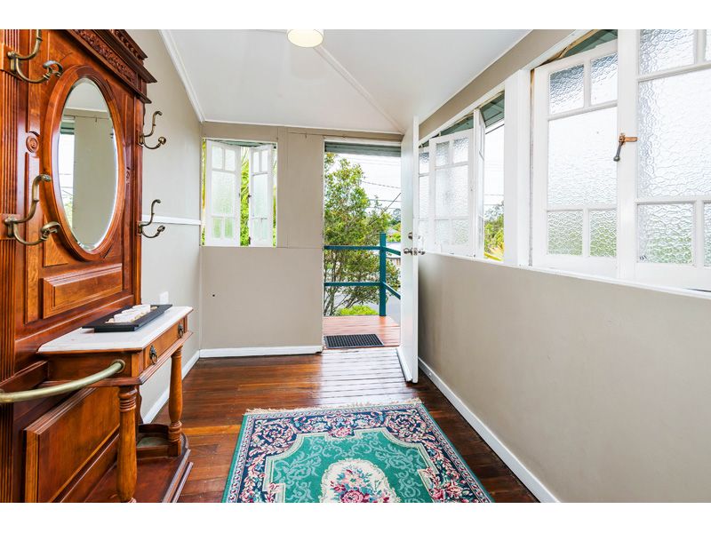 1077 Logan Road, HOLLAND PARK WEST, QLD 4121