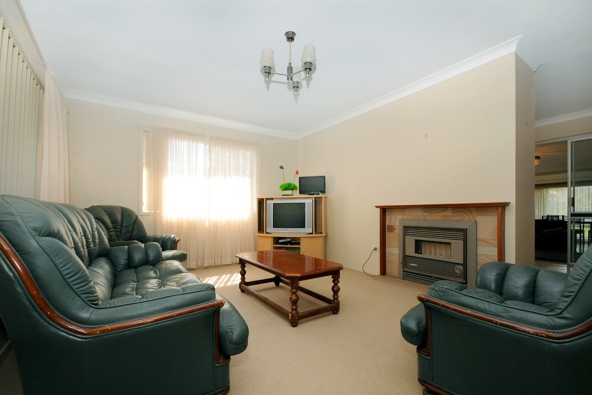 6 Amos Crescent, MOUNT LOFTY, QLD 4350