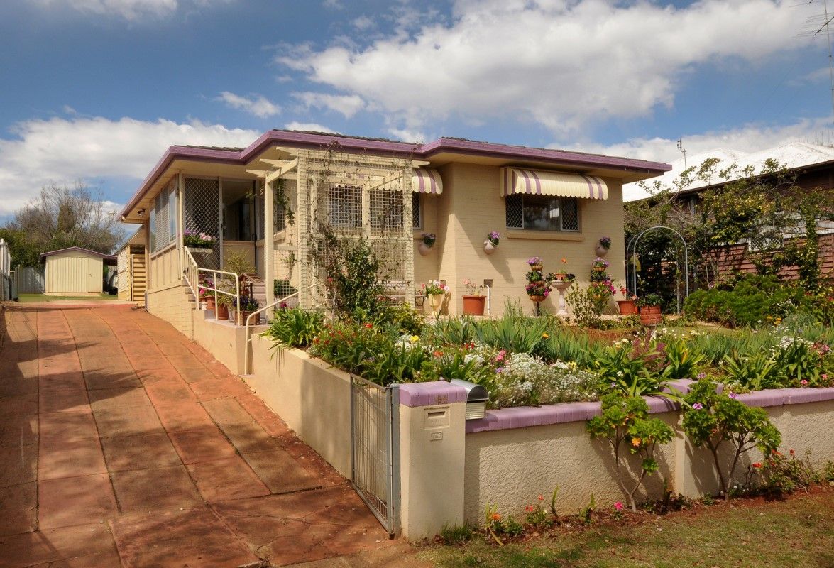 194 Ruthven Street, NORTH TOOWOOMBA QLD 4350