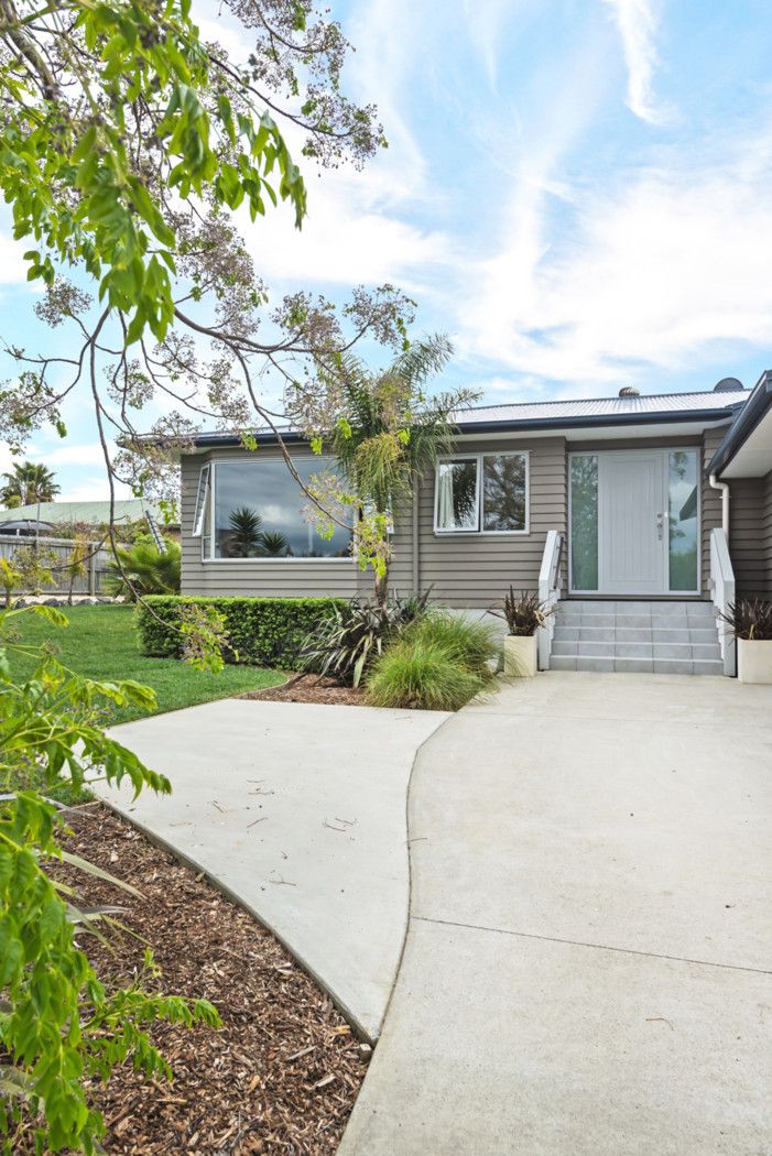 5 Glesan Place, Beachlands, Manukau City