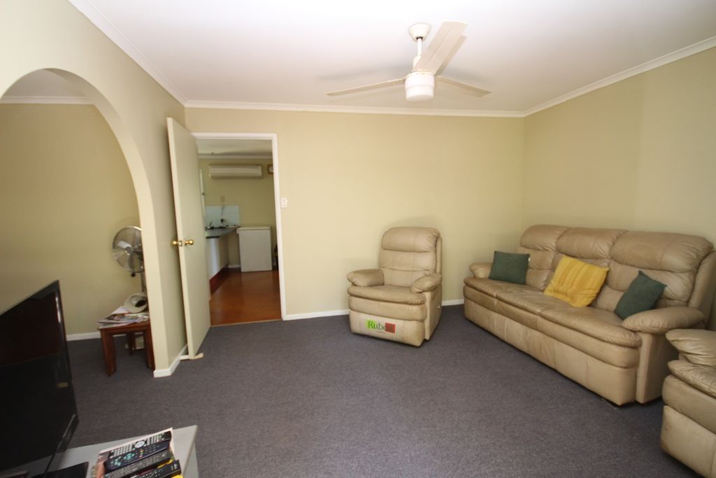 4 Leach Avenue, LANDSBOROUGH, QLD 4550