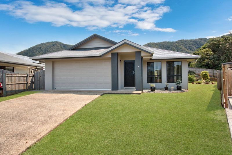 7 Anniebuka Close, BENTLEY PARK, QLD 4869