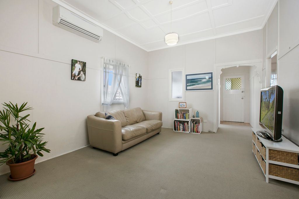 11 Dahlia Street, CANNON HILL, QLD 4170