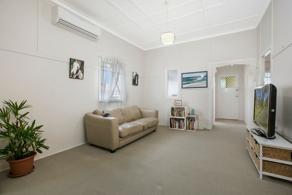 11 Dahlia Street, CANNON HILL, QLD 4170