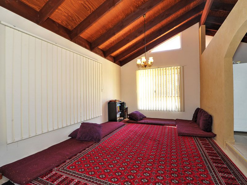 14 Essendon Close, ARUNDEL, QLD 4214