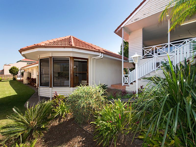 9 Whyenbah Street, HAMILTON, QLD 4007