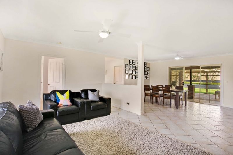 2 Blueberry Close, ABERGLASSLYN, NSW 2320