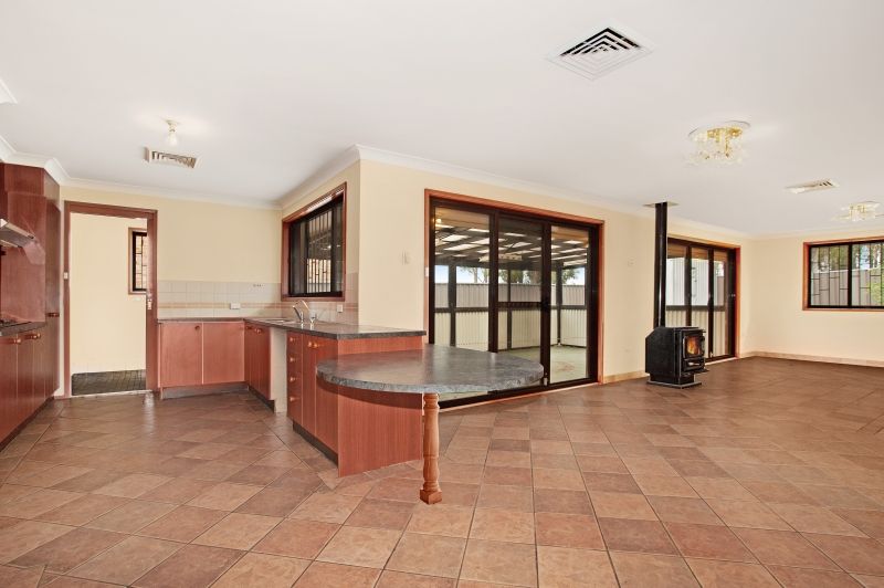 42 Castlereagh Street, BOSSLEY PARK, NSW 2176