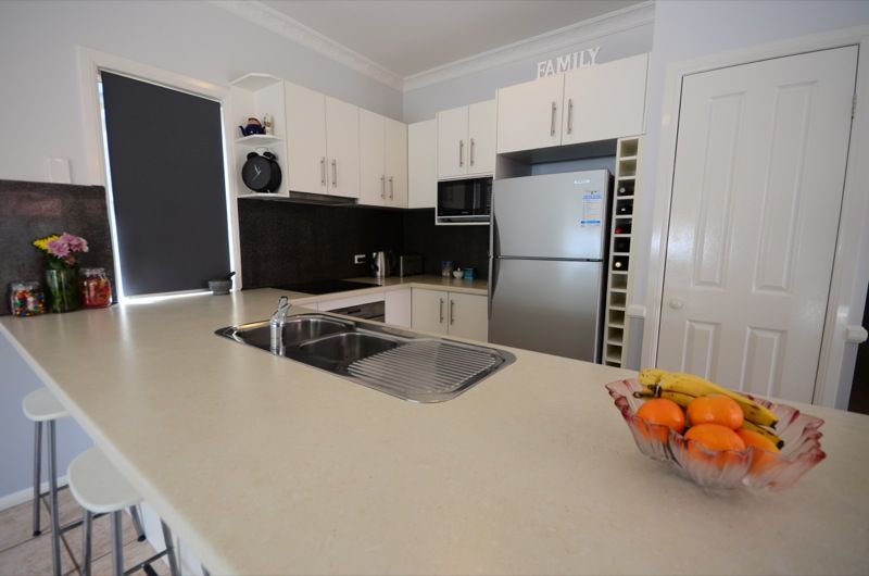 6 Windsor Place, FOREST LAKE, QLD 4078