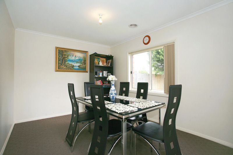 3/7 Prunus Grove, DOVETON, VIC 3177