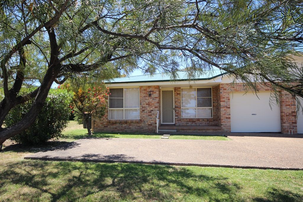 12 Curlew Crescent, Tamworth NSW 2340