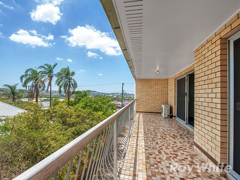 24 Rosemount Terrace, WINDSOR QLD 4030