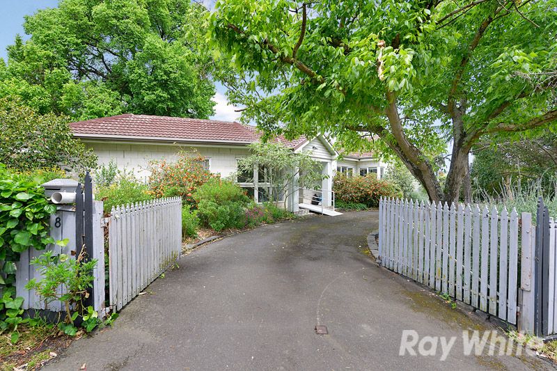 8 Phillipdale Court, FERNTREE GULLY VIC 3156