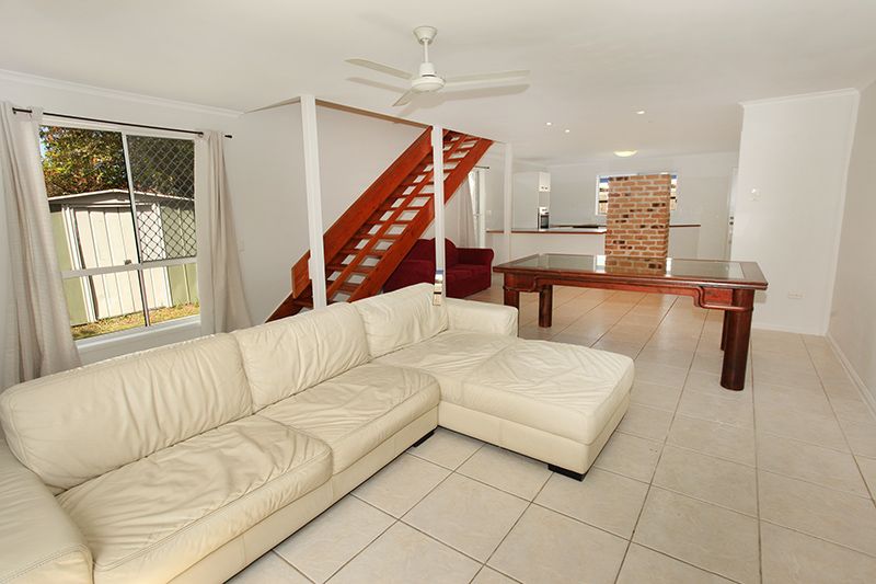 98 Amarina Avenue, MOOLOOLABA QLD 4557