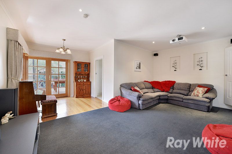 21 Beckenham Drive, FERNTREE GULLY, VIC 3156