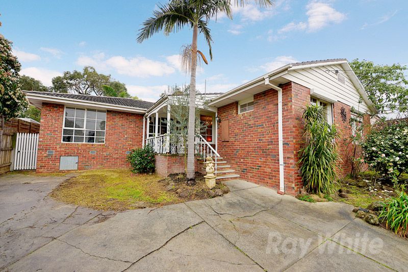 76 Johnson Drive, FERNTREE GULLY, VIC 3156