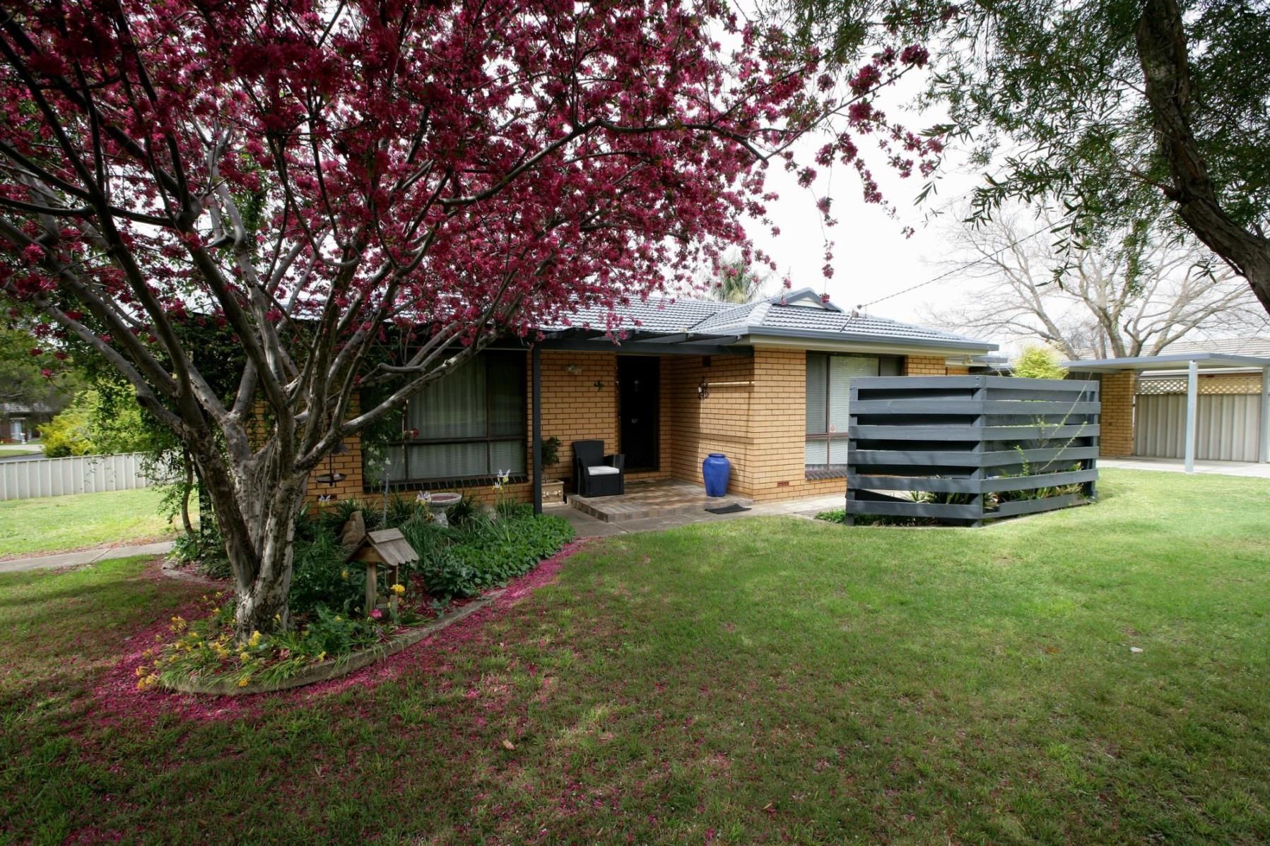 42 Walana Crescent, KOORINGAL, NSW 2650