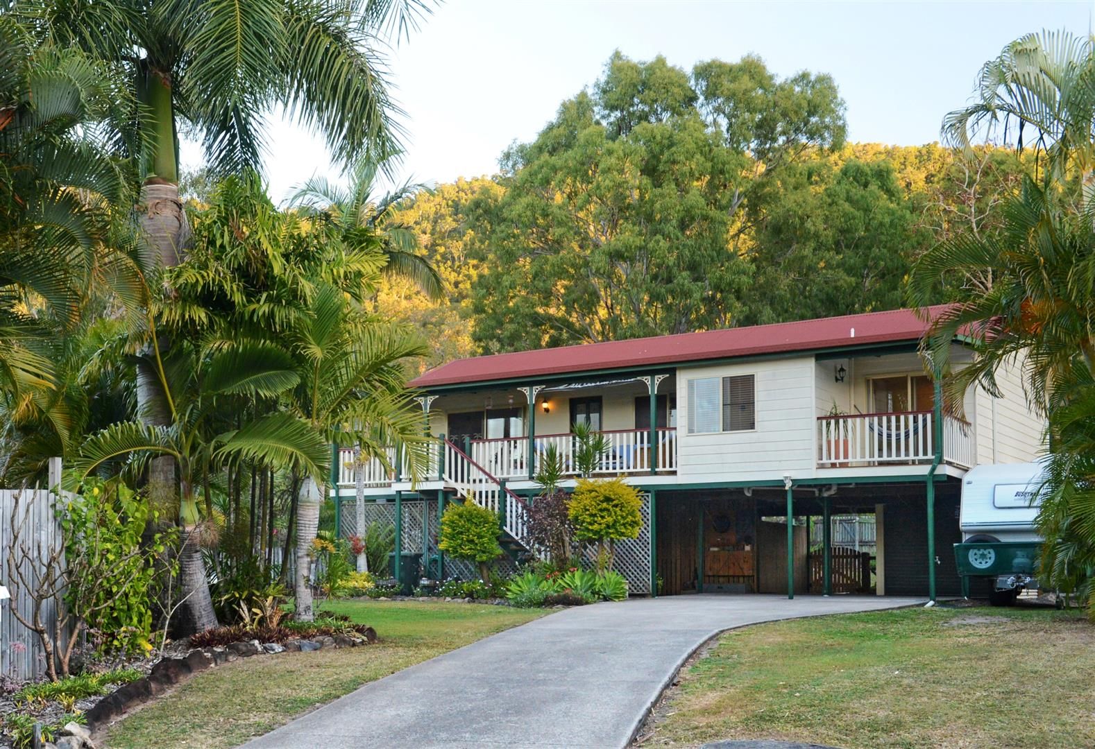9 Teague Terrace, CANNONVALE QLD 4802