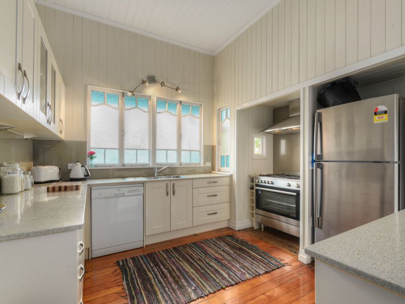 12 Grays Road, GAYTHORNE, QLD 4051