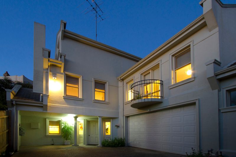 2/32 Queens Park Road, NEWTOWN, VIC 3220