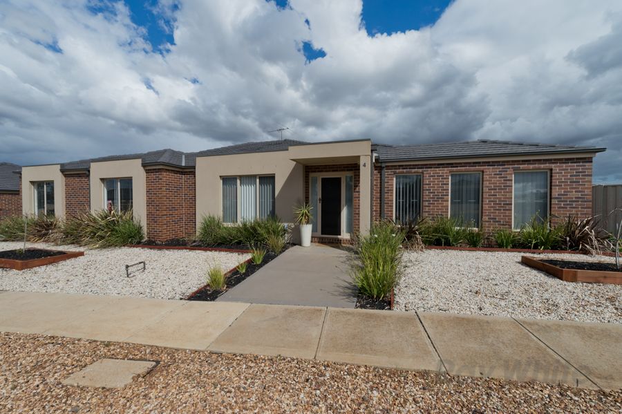 4/37 Lomandra Bowl, MELTON WEST, VIC 3337