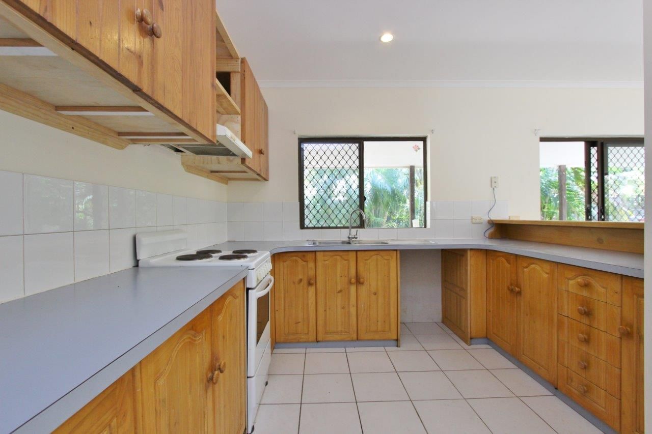 HOLLOWAYS BEACH, QLD 4878