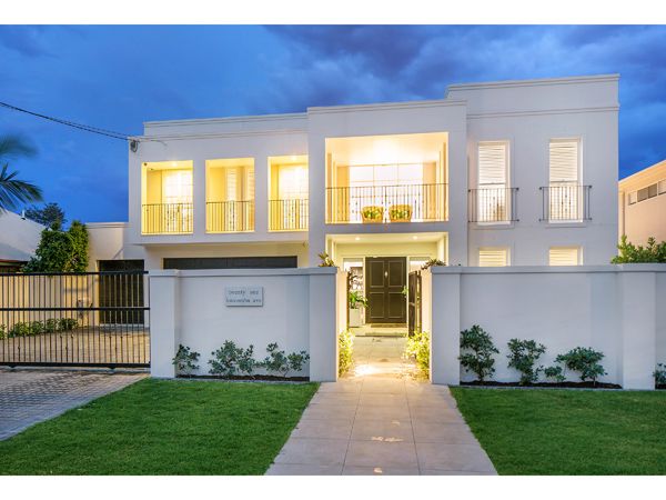 21 Katoomba Avenue, HAWTHORNE, QLD 4171