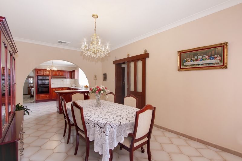 18 Cootha Close, BOSSLEY PARK, NSW 2176